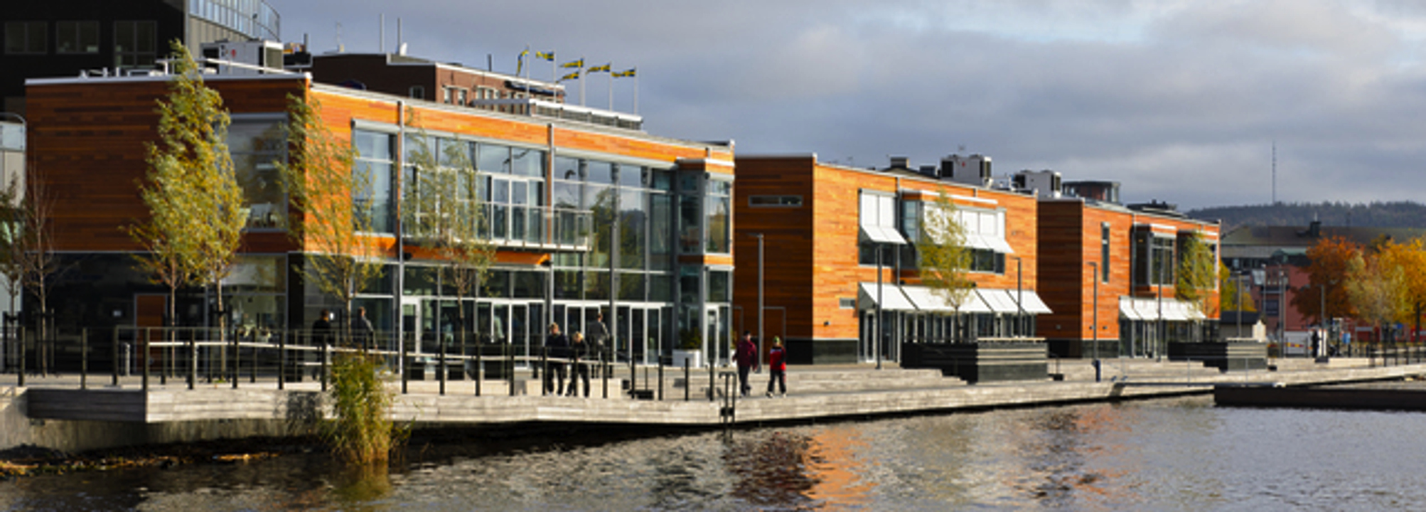 Bebyggelse vid en kaj i Jönköping. 